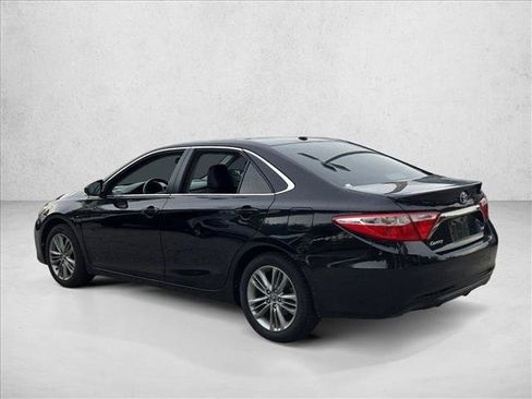 Used 2015 Toyota Camry SE w/ Moonroof Package FWD image 7