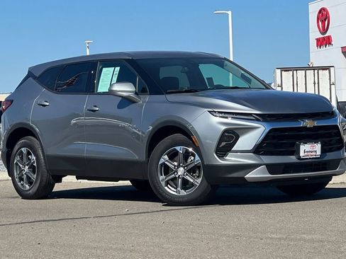 Used 2025 Chevrolet Blazer LT AWD/4WD image 2