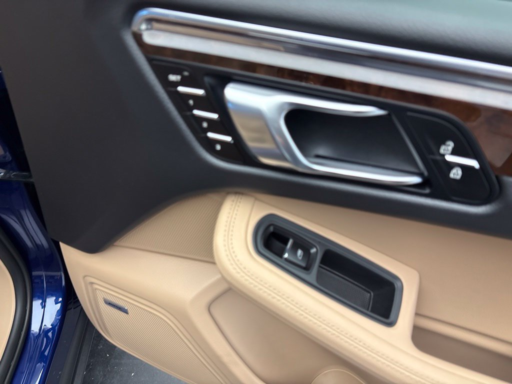 Certified 2026 Porsche Macan AWD/4WD image 24