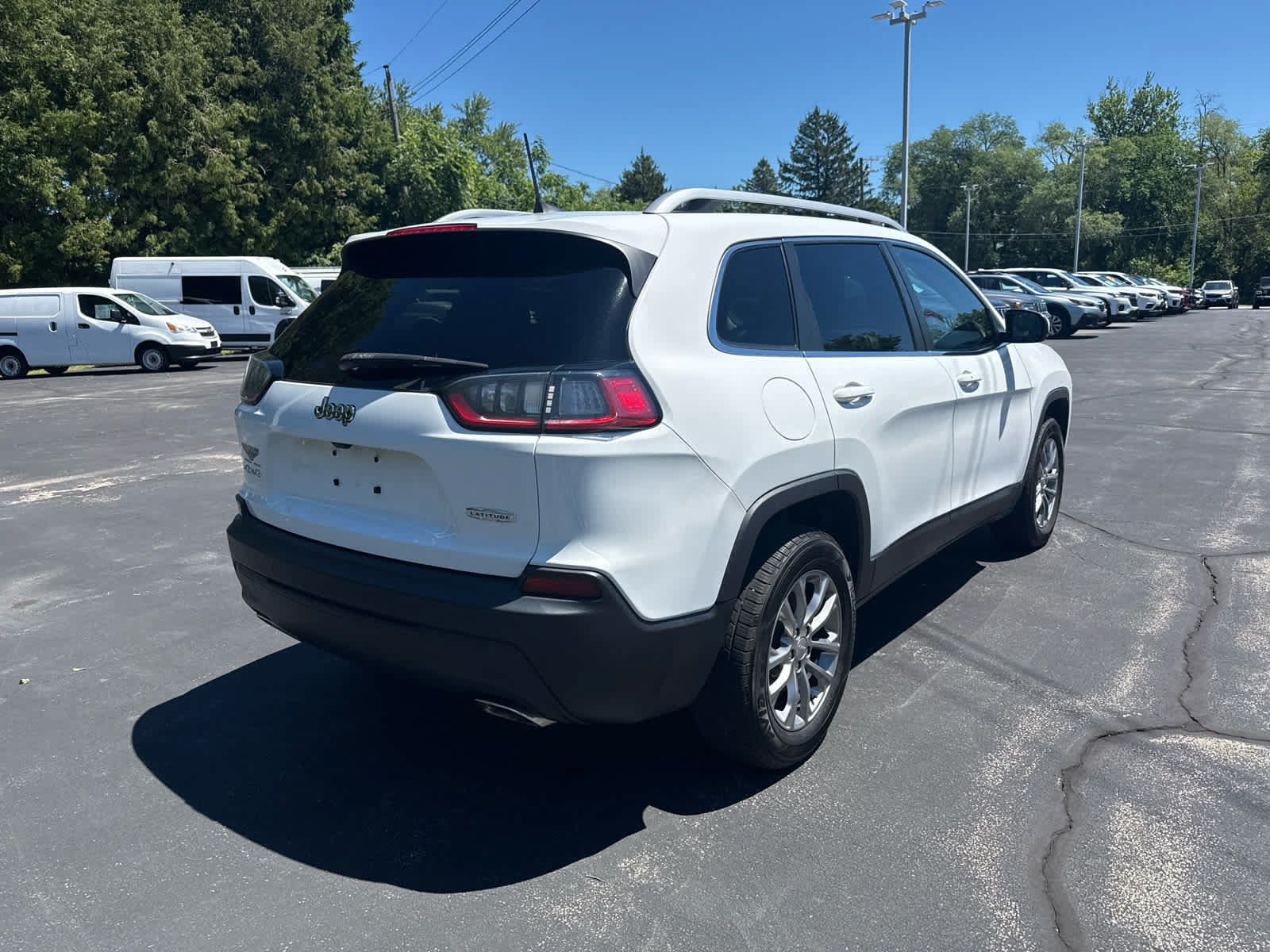 Used 2019 Jeep Cherokee Latitude Plus w/ Comfort/Convenience Group AWD/4WD image 3