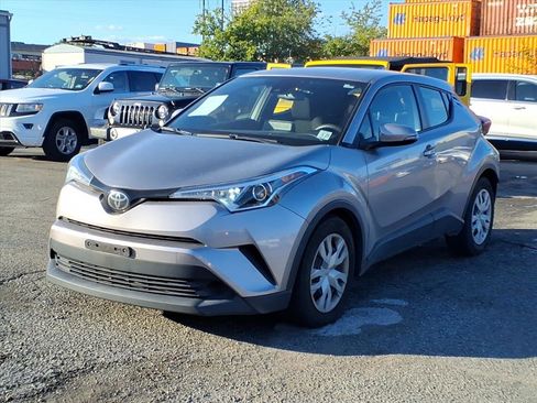 Used 2019 Toyota C-HR LE image 3