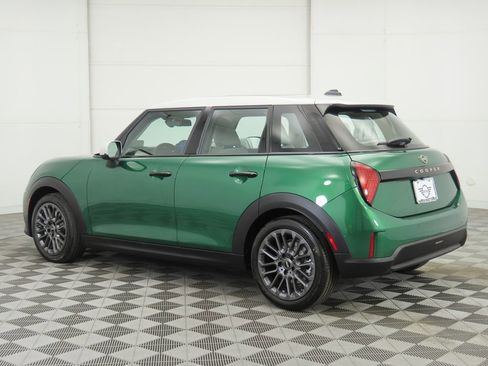 Used 2025 MINI Cooper 4-Door Hardtop image 8