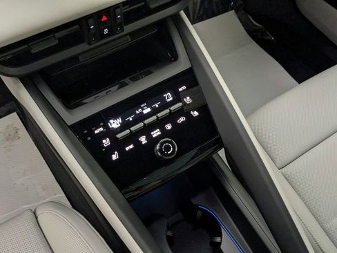 Used 2024 Porsche Macan 4 Electric image 36