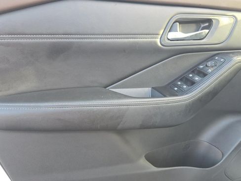 Used 2023 Nissan Rogue SV w/ SV Premium B Package FWD image 16