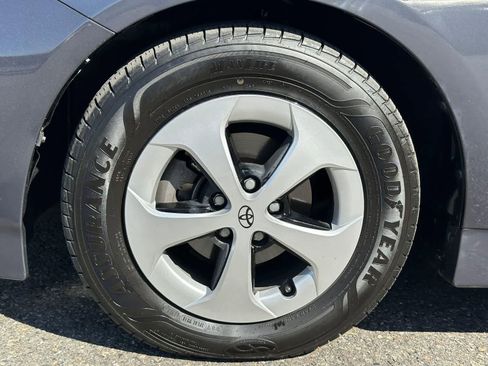 Used 2014 Toyota Prius Two FWD image 8
