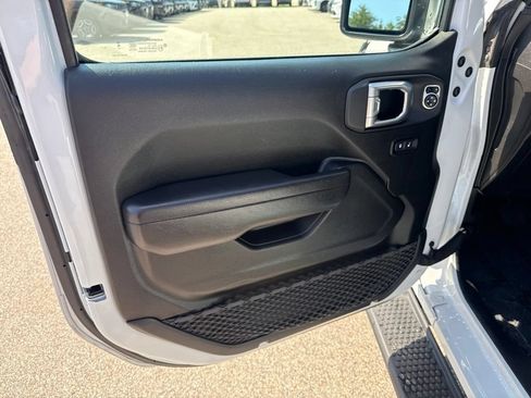 Certified 2023 Jeep Wrangler Sport AWD/4WD image 18