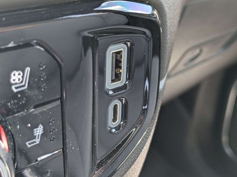 Used 2022 Chevrolet Silverado 1500 LTZ AWD/4WD image 21