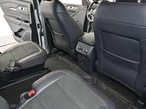 Used 2022 Subaru Ascent Touring w/ Popular Package #2A AWD/4WD image 12