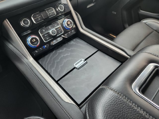 Used 2024 GMC Yukon XL Denali RWD image 18