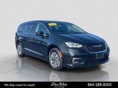 Used 2023 Chrysler Pacifica Touring-L