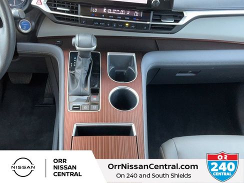 Used 2024 Toyota Sienna XLE FWD image 25