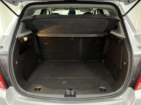 Used 2022 Chevrolet Trax LT w/ LT Convenience Package image 24