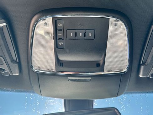 Used 2022 Dodge Charger R/T w/ Blacktop Package image 19