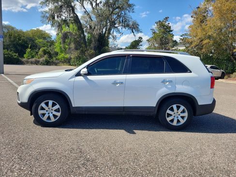 Used 2012 Kia Sorento LX image 2