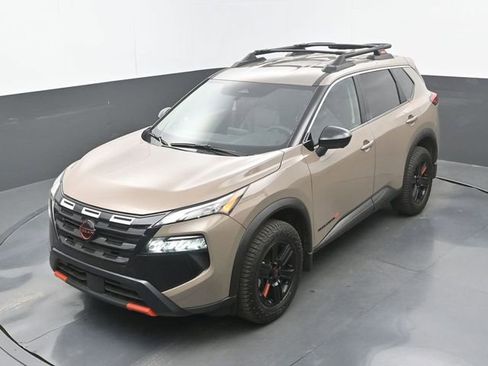 Used 2025 Nissan Rogue SV image 16