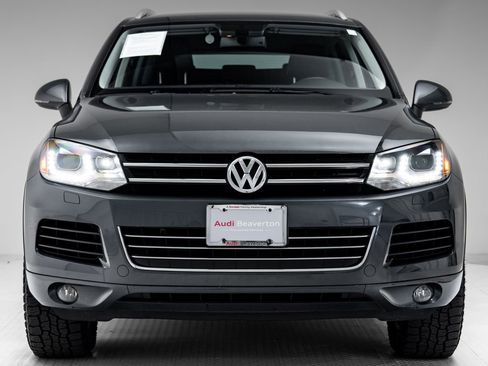 Used 2014 Volkswagen Touareg Sport AWD/4WD image 30