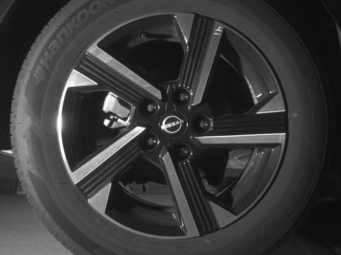 Used 2025 Nissan Sentra SV image 14