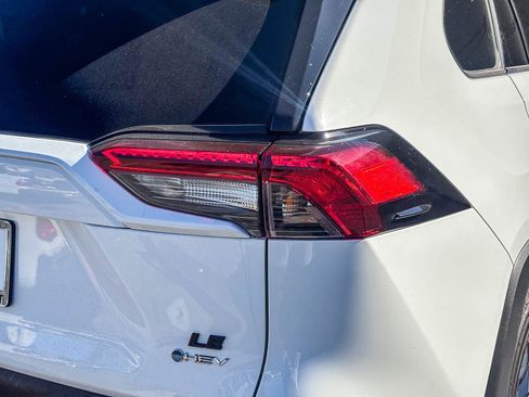 Used 2025 Toyota RAV4 LE AWD/4WD image 8