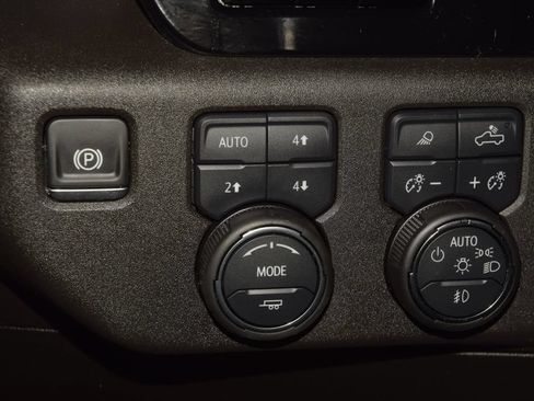 Used 2025 Chevrolet Silverado 1500 High Country AWD/4WD image 37