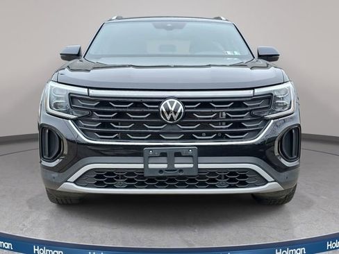 Used 2025 Volkswagen Atlas Cross Sport SE image 3