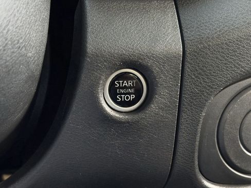 Used 2023 Nissan Frontier SV image 18