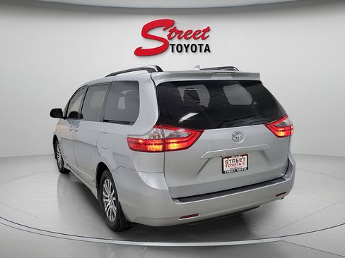 Certified 2020 Toyota Sienna XLE image 2