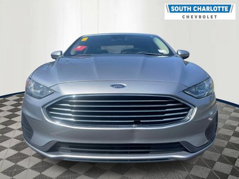 Used 2020 Ford Fusion SE FWD image 2