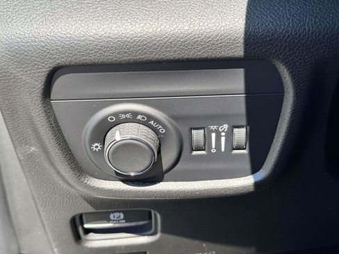 New 2025 Jeep Grand Cherokee L Laredo w/ Luxury Tech Group I AWD/4WD image 8