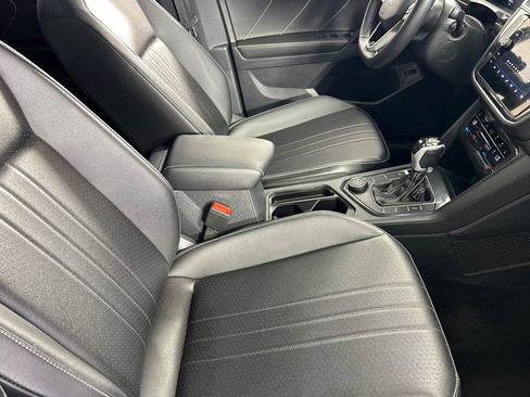 Used 2024 Volkswagen Tiguan SE image 18
