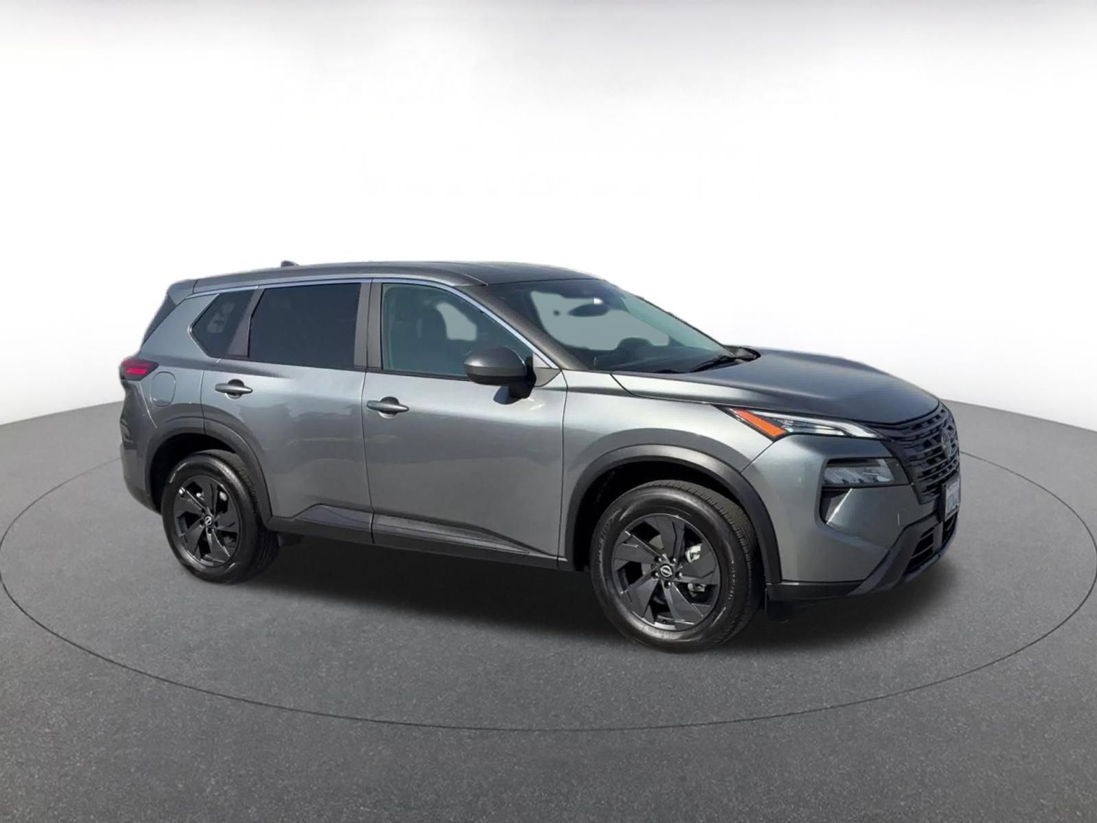 Used 2026 Nissan Rogue SV AWD/4WD image 2