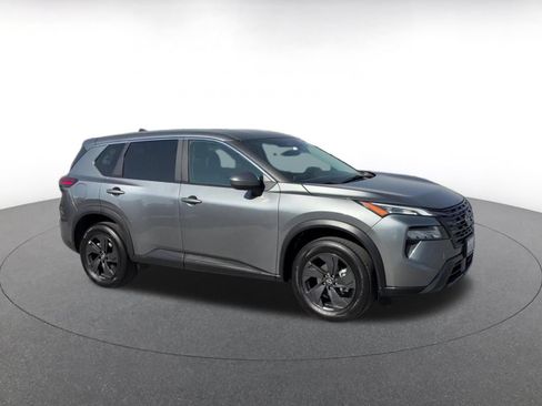Used 2026 Nissan Rogue SV AWD/4WD image 2