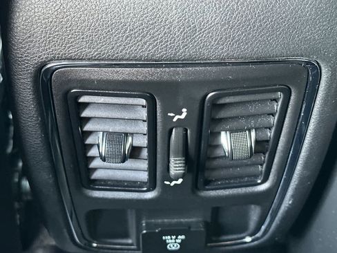 Used 2019 Jeep Grand Cherokee Laredo image 14