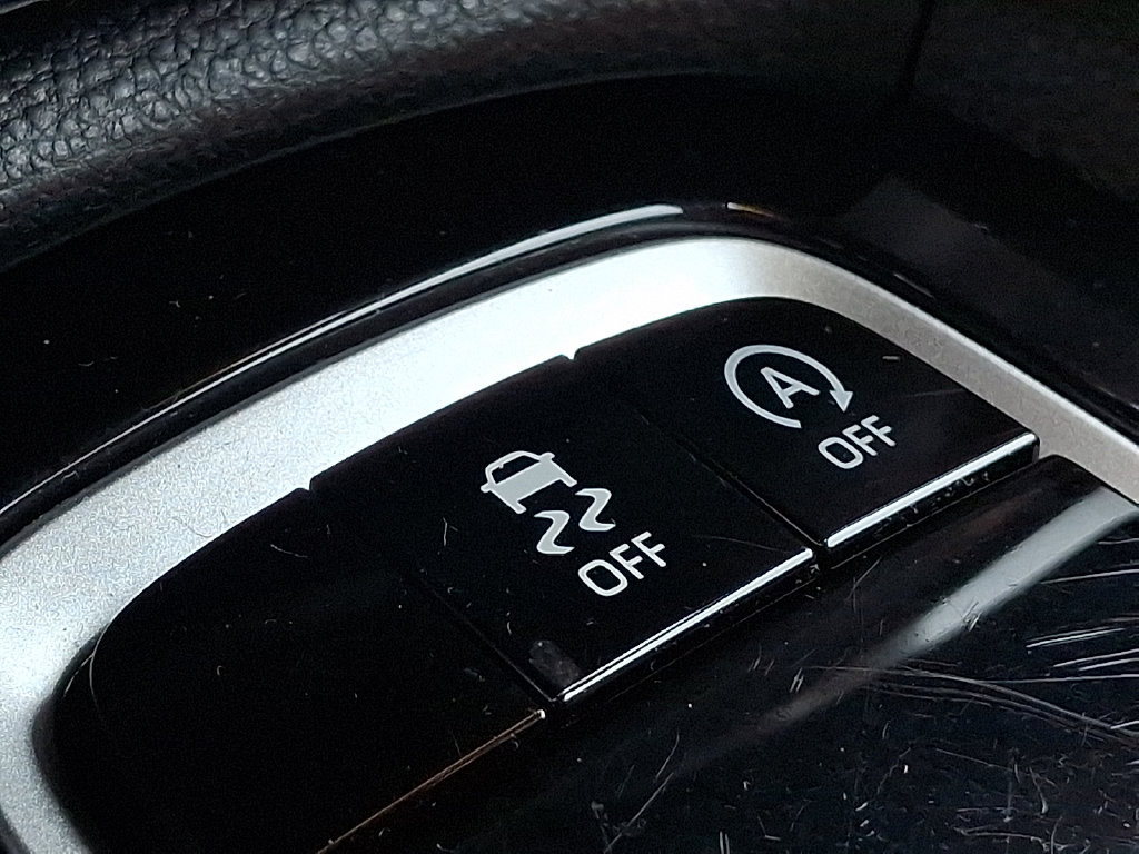 Certified 2025 Toyota Corolla Cross XLE FWD image 25