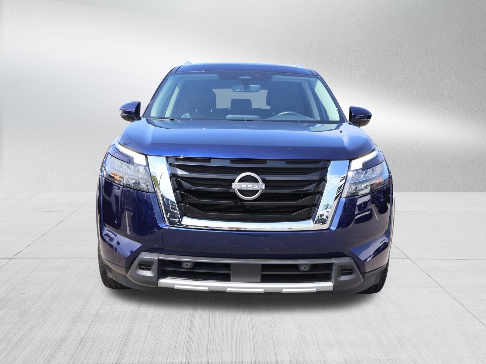 Used 2025 Nissan Pathfinder SL AWD/4WD image 3