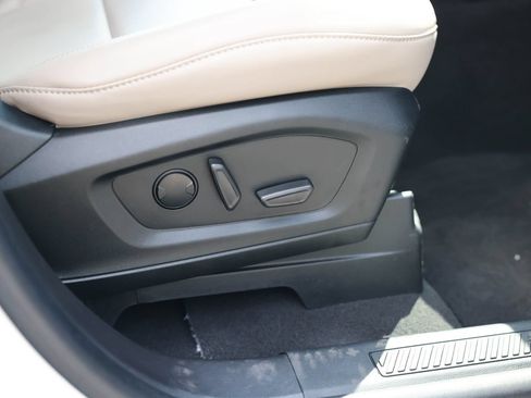 Used 2023 Ford Explorer XLT AWD/4WD image 11