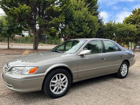 Used 2000 Toyota Camry XLE FWD image 4