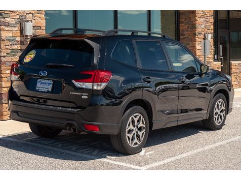 Used 2021 Subaru Forester Premium AWD/4WD image 3