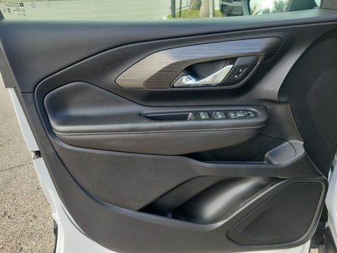 Used 2023 GMC Terrain SLE image 17