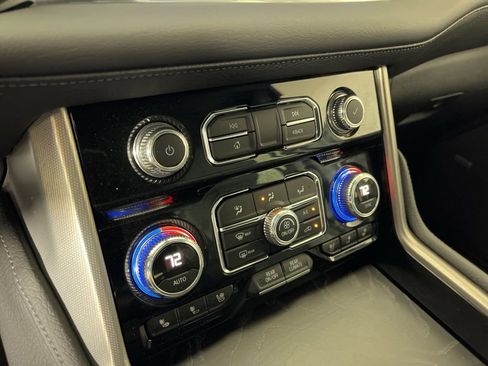 Used 2021 GMC Yukon Denali w/ Denali Premium Package image 36