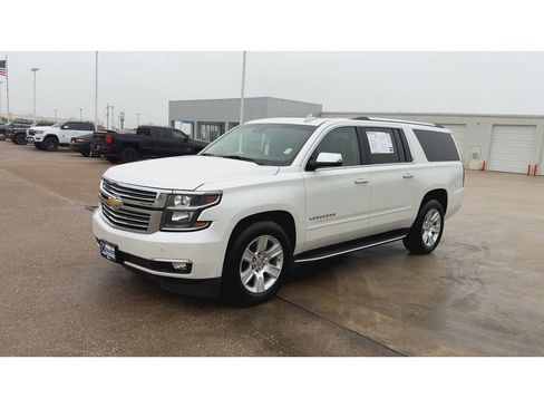 Used 2017 Chevrolet Suburban Premier image 4
