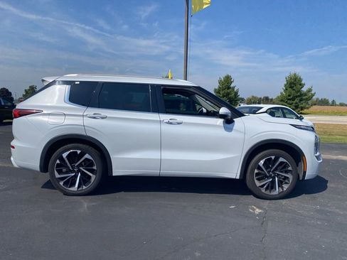 Used 2023 Mitsubishi Outlander SEL image 4