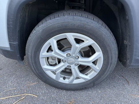 Used 2024 Jeep Compass Latitude AWD/4WD image 10