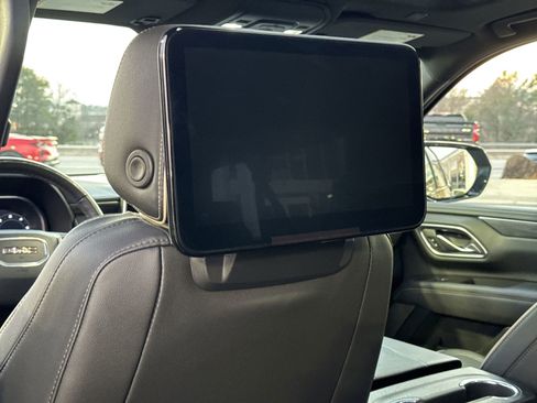 Used 2022 GMC Yukon XL SLT w/ SLT Premium Package image 29