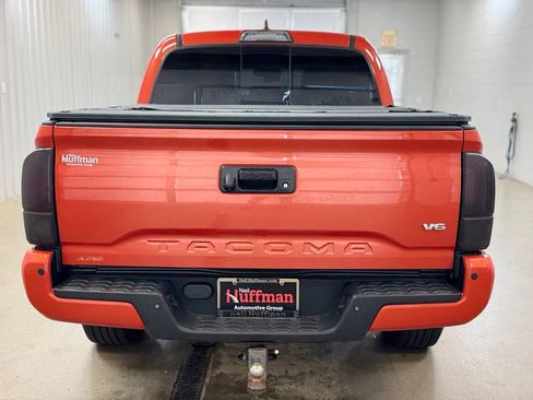 Used 2017 Toyota Tacoma TRD Sport w/ Premium & Technology Package AWD/4WD image 7