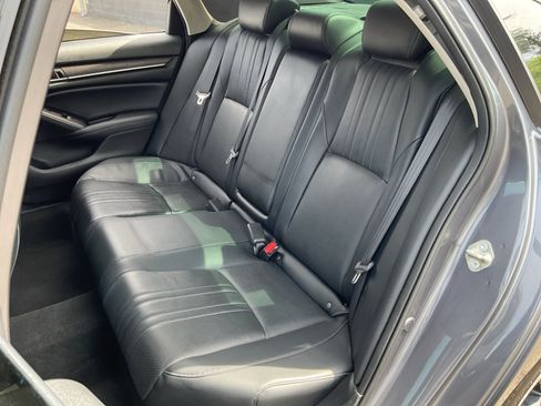 Used 2018 Honda Accord Touring image 18
