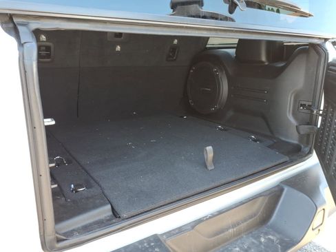 Used 2025 Jeep Wrangler Unlimited Sahara AWD/4WD image 6