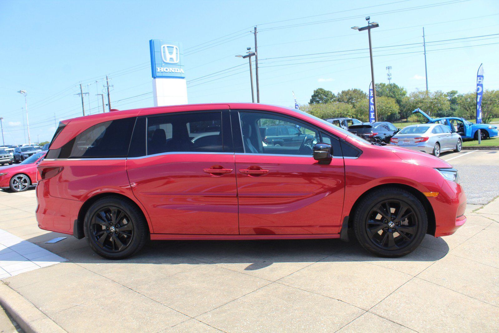 Used 2023 Honda Odyssey Sport image 3