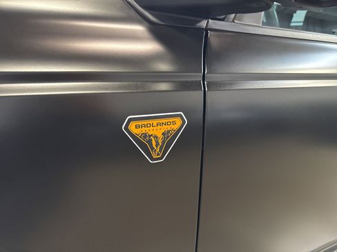 Used 2023 Ford Bronco Badlands image 5