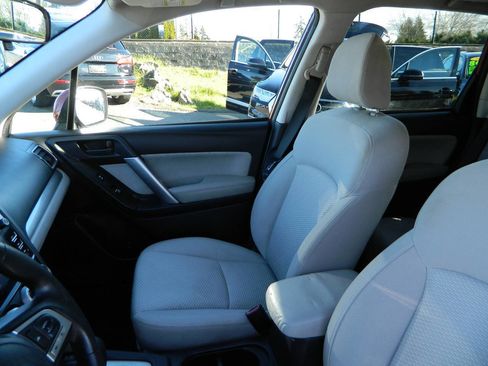 Used 2017 Subaru Forester 2.5i Premium image 13