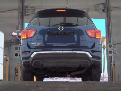 Used 2020 Nissan Pathfinder S image 6